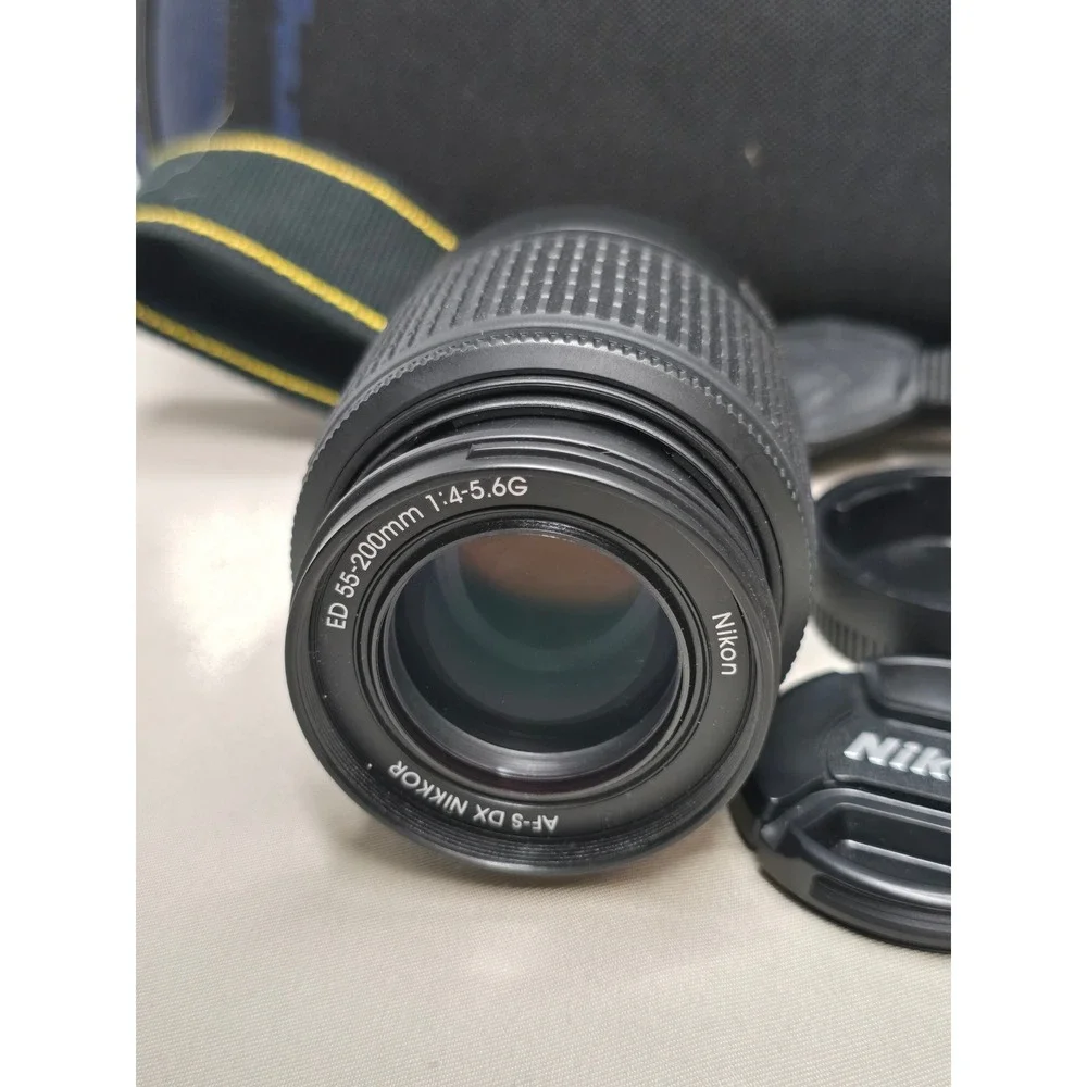 Nikon D5000 12MP DSLR Digital Camera with Nikon 18-55mm & 55-200mm lens Case